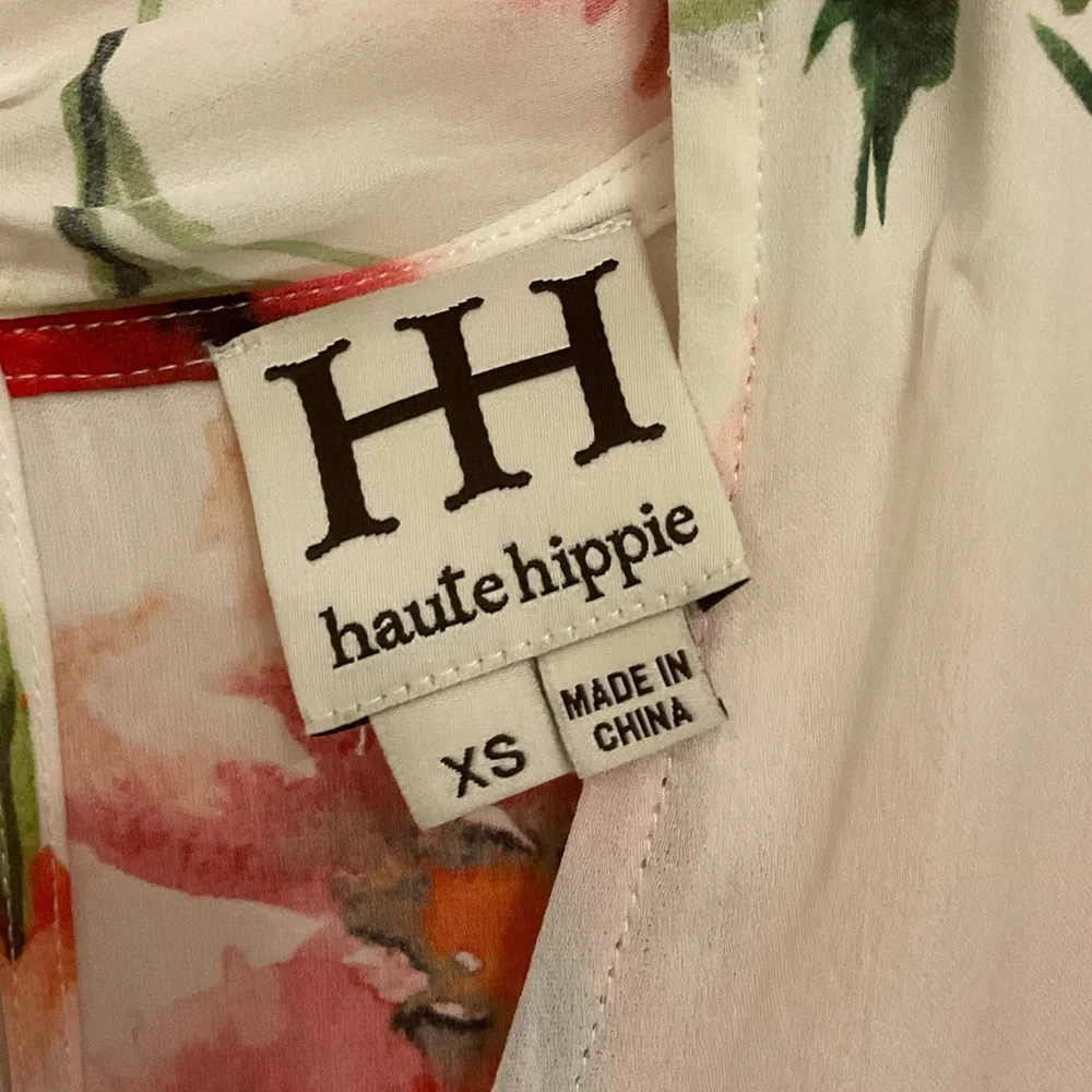 Haute Hippie silk floral romper shorts, long sleeves, v-neck.  Darling!  Size XS - Picture 6 of 16